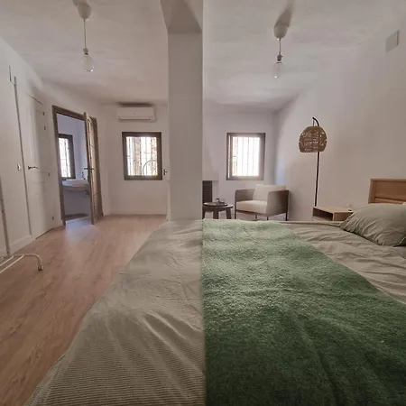 Amplia Y Tranquila Con Bano Privado En Piso Compartido